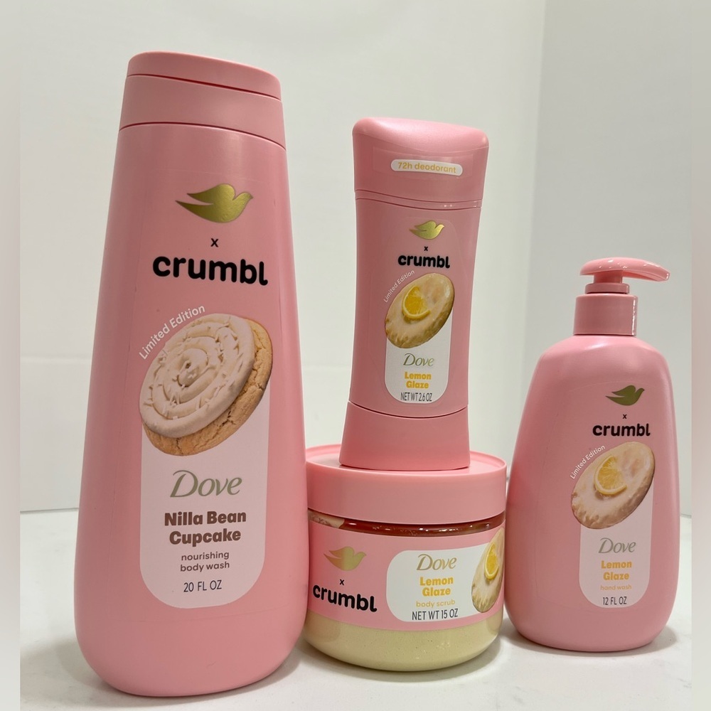 x Crumbl Limited Edition Nilla Bean Cupcake Bath Set 4- Pink